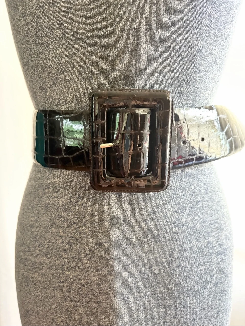 Vtg Sandy Duftler Designs brown patent croc-embossed leather wide statement belt